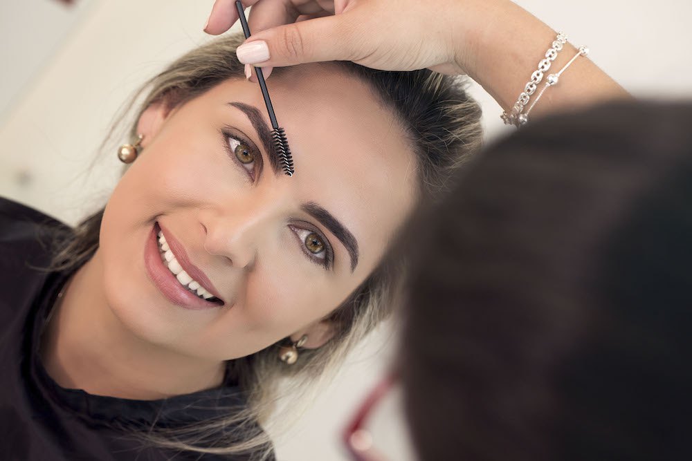 Imagen de la publicación «Tips para lucir unas cejas espléndidas en verano», del archivo de Bar de Cejas
